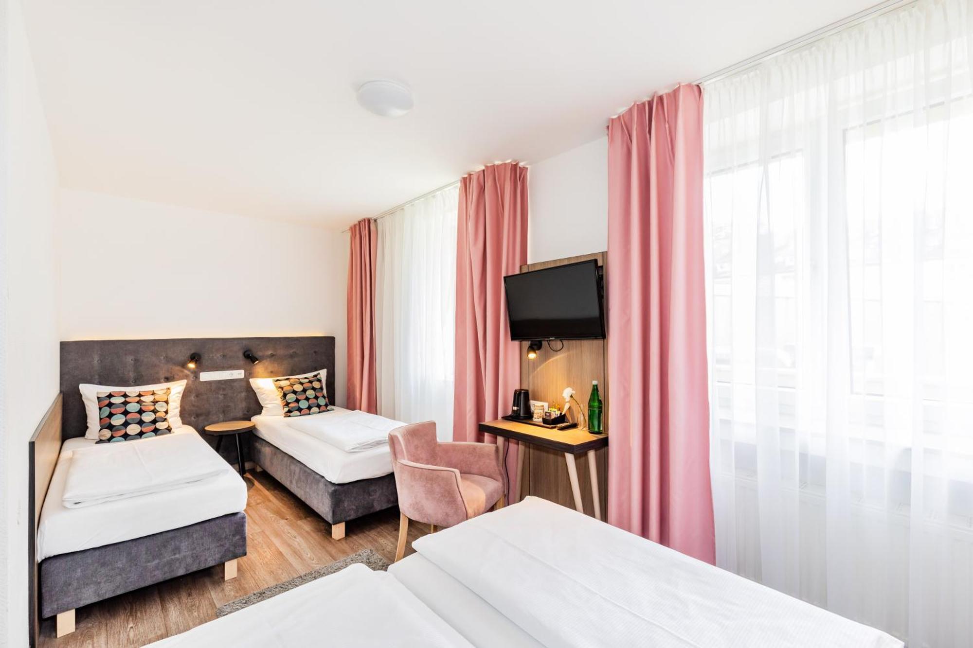 Home Hotel 3*